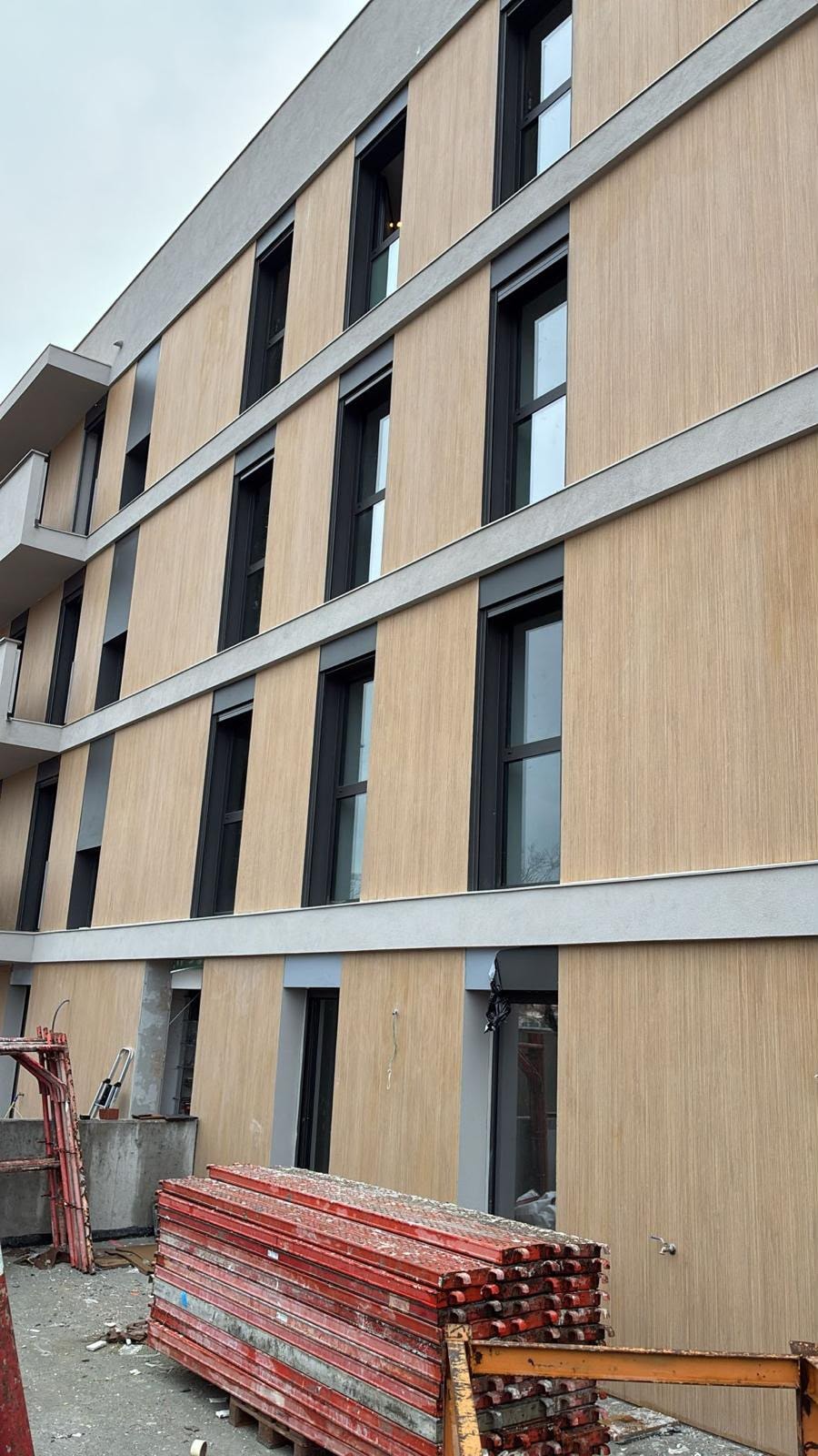 Edificio de apartamentos en construcción